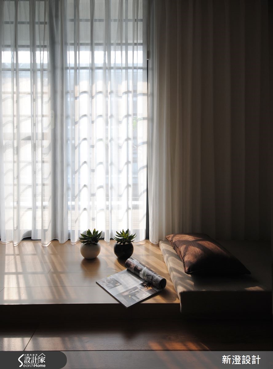 52 坪的居所，在設計師規畫之下，以現代風為底調，給